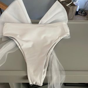 437 bow bridal bottom